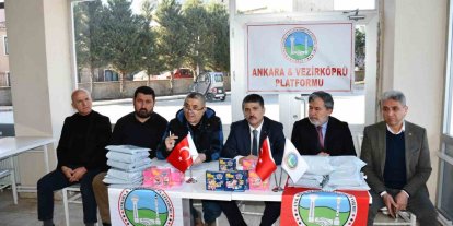 Vezirköprü’de 555 öğrenciye bayramlık