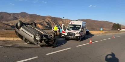 Bingöl’de otomobil takla attı: 2 yaralı