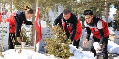 Şehit kabirleri bayram öncesi ziyaret ediliyor