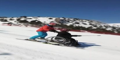 Tekerlekli sandalyeyle kayak yaparak hayalini gerçekleştirdi