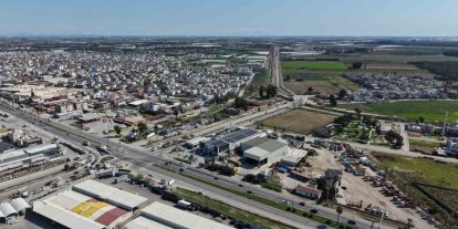 Tarsus’ta çiftçileri sevindiren yol çalışması