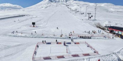 Erciyes’te kar voleybolu heyecanı başlıyor