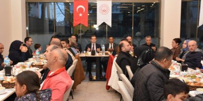 Salihli Kaymakamı Güldoğan, iftarını Roman vatandaşlarla açtı