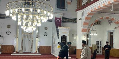 Gençler Fetih Camiini baştan aşağı temizledi