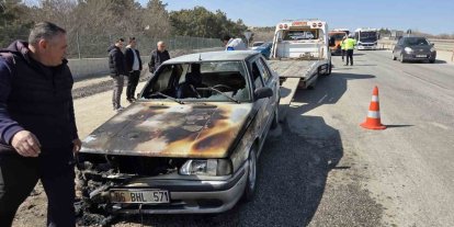 Ankara’da seyir halindeyken yanan otomobil kullanılamaz hale geldi