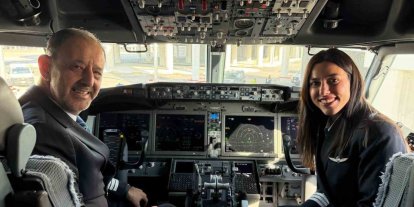 Baba ve kız aynı kokpitte: 42 yıllık pilot gökyüzüne kızıyla veda etti