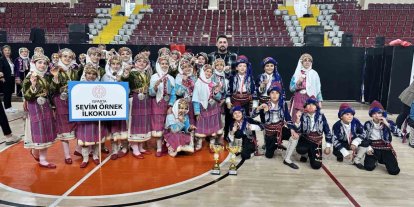 Isparta’da halk oyunları miniklerin şampiyonu Sevim Örnek İlkokulu