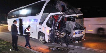 Amasya’da yolcu otobüsü ile tırın çarpıştığı kazada 11 yaralı