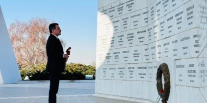 Devlet Büyükleri Anıt Mezarlığı’nda Anma Programı Gerçekleştirildi