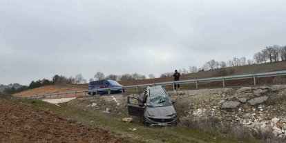 Direksiyon hâkimiyetini kaybeden sürücü tarlaya uçtu: 1 yaralı