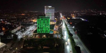 Manisa Büyükşehir Belediyesinden Tıp Bayramı’na özel ışıklandırma