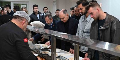 Vali Özkan Manisa CBÜ’lü öğrencilerle iftarda buluştu