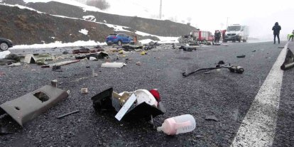 Tatvan’daki trafik kazasında ölü sayısı 3 oldu: Kazada ağır yaralanan 6 aylık bebek hastanede vefat etti