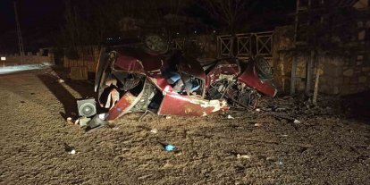 Takla atan otomobil hurdaya döndü, 2 kişi ağır yaralandı