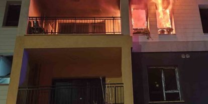 Defne’de apartman dairesinden alevler yükseldi