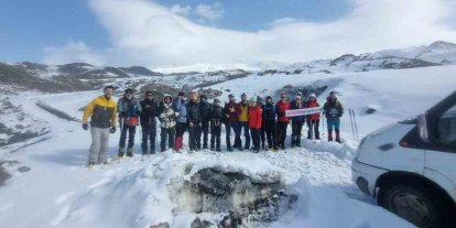 19 kişilik dağcı grubu Ağrı Dağı zirve tırmanışına başladı