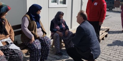 Gördesli öğrencilerden depremzede ailelere Ramazan desteği