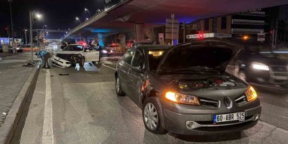 İki otomobil çarpıştı: 1 yaralı