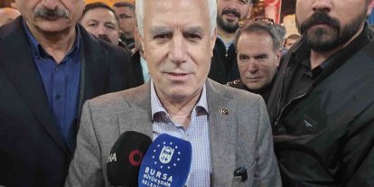 Başkan Bozbey sahurda vatandaşlarla buluştu, tarihi fırınlarda tahinli pide ve simit dağıttı