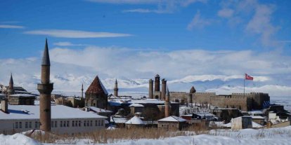 Bir diplomatik ricadan doğan teşebbüs: Erzurum’da İranlı çocuklar için mektep girişimi
