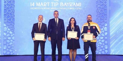 Düzceli sağlık çalışanlarına Bakandan teşekkür belgesi