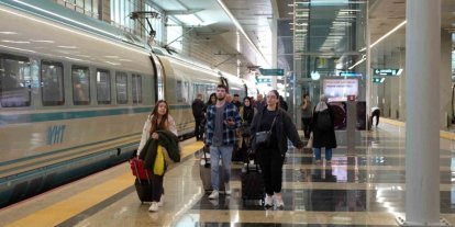 Bakan Uraloğlu: "Ankara-İstanbul arasında 6 ek YHT seferi gerçekleştireceğiz, böylece 2 bin 898 kişi daha sevdiklerine ulaşacak"