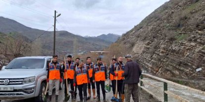 Sel sonrası 50 hayvan telef oldu, 2 ahır kullanılamaz hale geldi