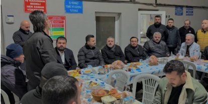 Sincan Belediye Başkanı Ercan gece mesaisi yapan belediye çalışanlarıyla sahur yaptı