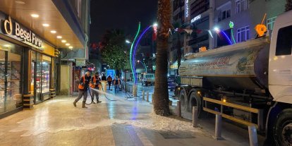 Çayırova’da bayram öncesi cadde ve sokaklar yıkanıyor