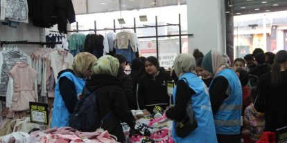 Cizre’de "Yetim Gülerse Cizre Güler" Projesi