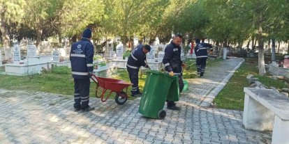 Aydın Büyükşehir’den mezarlıklarda Ramazan Bayramı öncesi temizlik çalışması