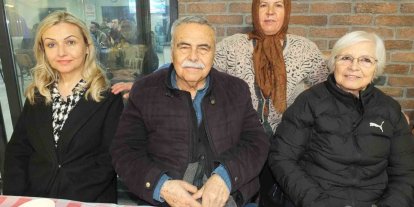 Burhaniyeli kadın muhtar 50 yıl sonra ilkokul öğretmenini ağırladı