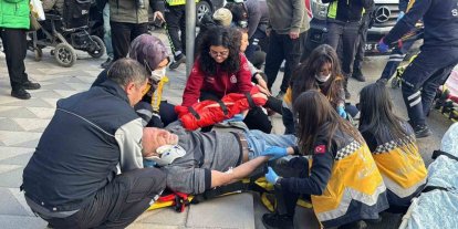 İki otomobil çarpıştı, savrulan araçlardan biri yayaların arasına daldı, 5 yaralı