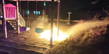 Çocukların yaktığı ateş parkı alev topuna çevirdi