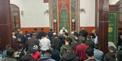 Tercan’da vatandaşlar Kadir Gecesi’nde camileri doldurdu