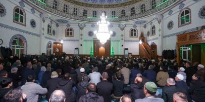 Canik’te binler Kadir Gecesi’nde ellerini semaya açtı