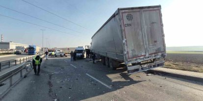 Eskişehir’de 5 aracın karıştığı zincirleme kazada 12 kişi yaralandı