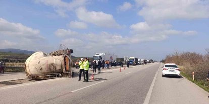 Tır devrildi: 1 yaralı