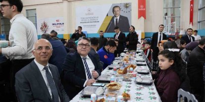 Rektör Özölçer, iftar buluşmasında öğrencilerle bir araya geldi