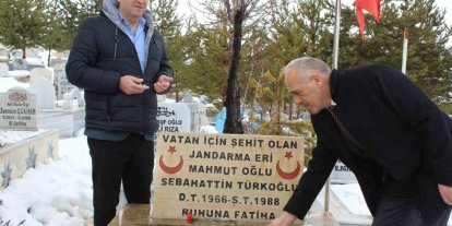 Şehitler kabirleri başında dualarla anıldı