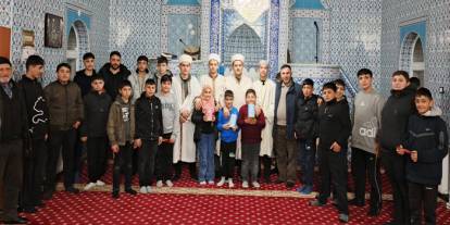 Kars'ta Genç İmamlar Camilerde, Hediyeler Çocuklarla Buluştu