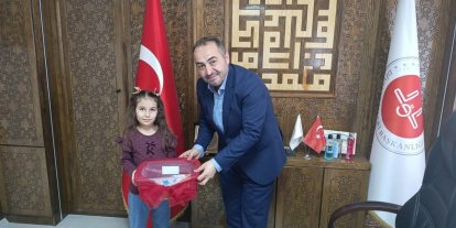 Kumbaradaki harçlıklarını ihtiyaç sahibi ailelere bağışladılar