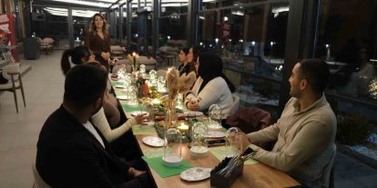 Ahlat’ta iftar sonrası cam fanus boyama etkinliği