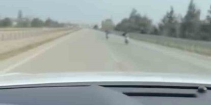 Bursa’da motor üstünde yatarak tehlikeli yolculuk