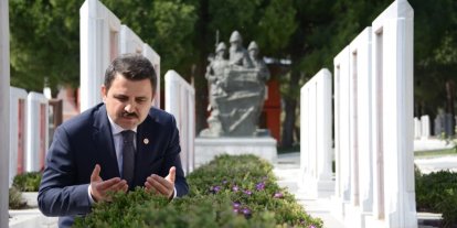 Gelibolu Tarihi Alan Başkanı Kaşdemir: "Çanakkale ruhu, bu aziz milletin kalbinde ebediyen var olsun"