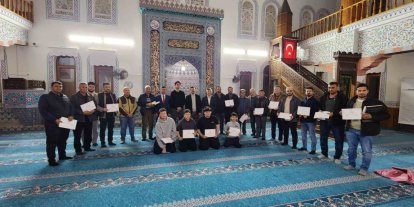 Köyceğiz’de Kur’an eğitimi alan kursiyerlere belge verildi
