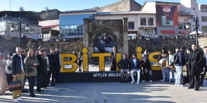 Bitlis’teki yabancı öğrenciler tarihi mekanları gezdi