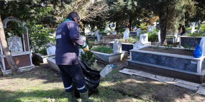 Bursa’da şehitlik ve mezarlıklar bayrama hazır