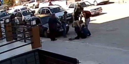 Yola fırlayan çocuklar otomobile çarptı