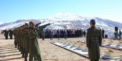 Bayburt’ta Çanakkale Zaferi’nin 111. yılı ve 18 Mart Şehitleri Anma Günü dolayısıyla tören düzenlendi